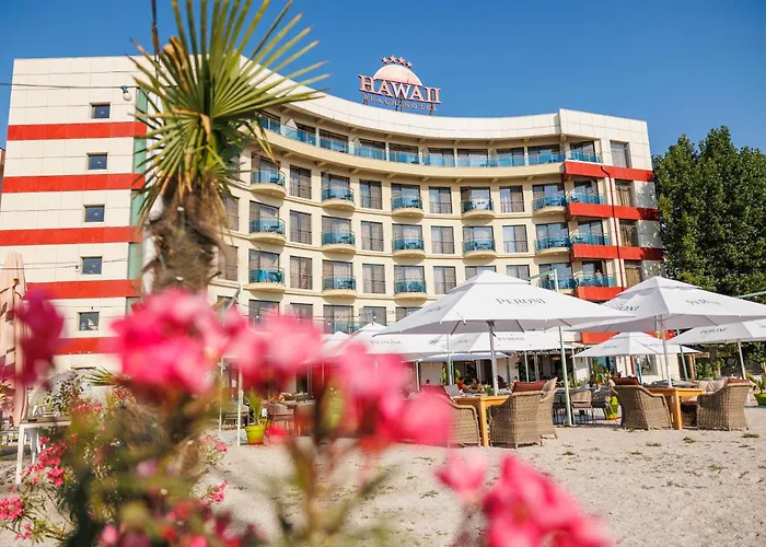 Hotel Hawaii Mamaia Con una Pista de Golf