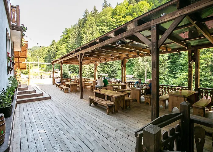 Barlogul din Vidraru Hotel Curtea de Argeş