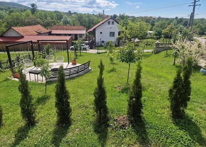 Casa dintre munti Hotel Novaci Străini