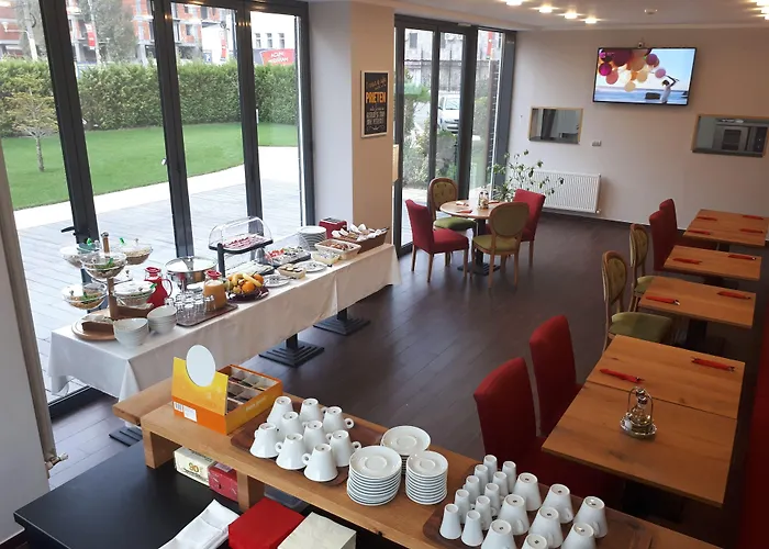 Tomis Garden Apartments Mamaia
