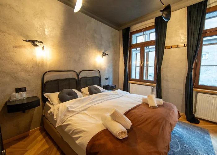 Barrique Garden - Breakfast & Restaurant - Old Town -Officially Classified Guesthouse Brașov