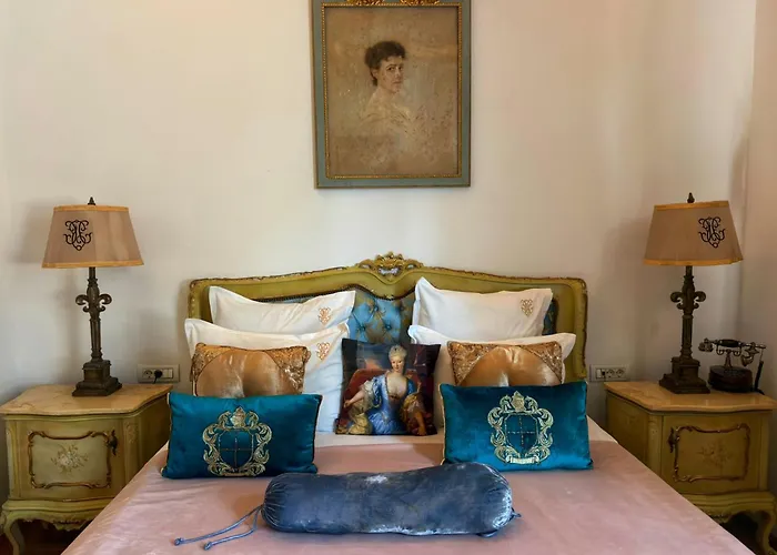 Hotel Conacul Coroanei Luxury Boutique Bucarest a 5 stelle